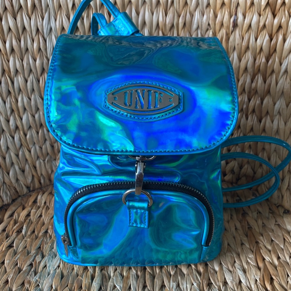 ❣️Sold❣️EUC Unif Quip Mini Holographic Backpack - Picture 1 of 8